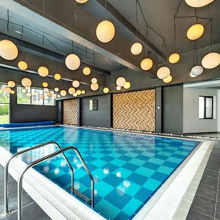 Three Mountains Penthouse Apartment 647 Razlog Bagian luar foto